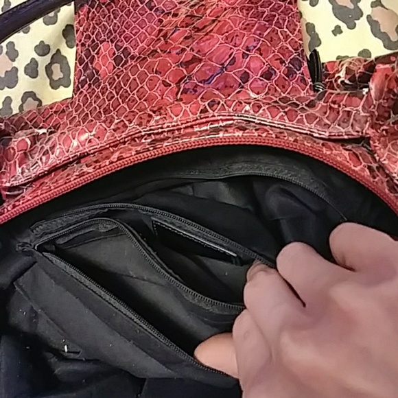❄Lrg. Red Snakeskin Hobo Bag - Picture 5 of 7